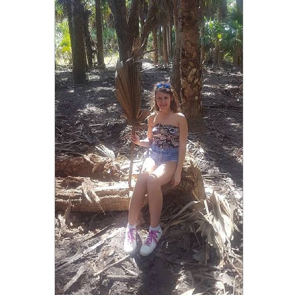 Meet your Posher, Alyssa - Picture 1 of 1